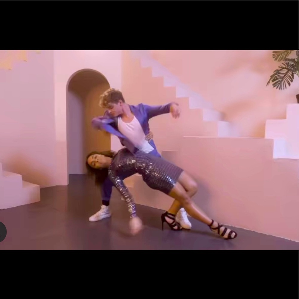 Selling this infamous moment / black & sequence